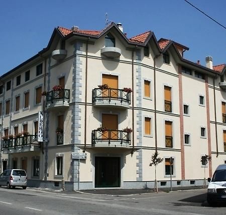 Locanda Sant'Ambrogio Cislago Luaran gambar