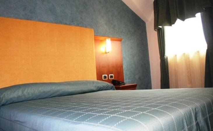 Locanda Sant'Ambrogio Cislago Bilik gambar